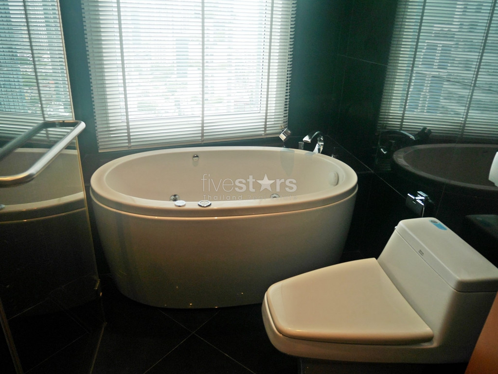 2 bedroom condominium for sale close to Chong Nonsi BTS station, photo 6