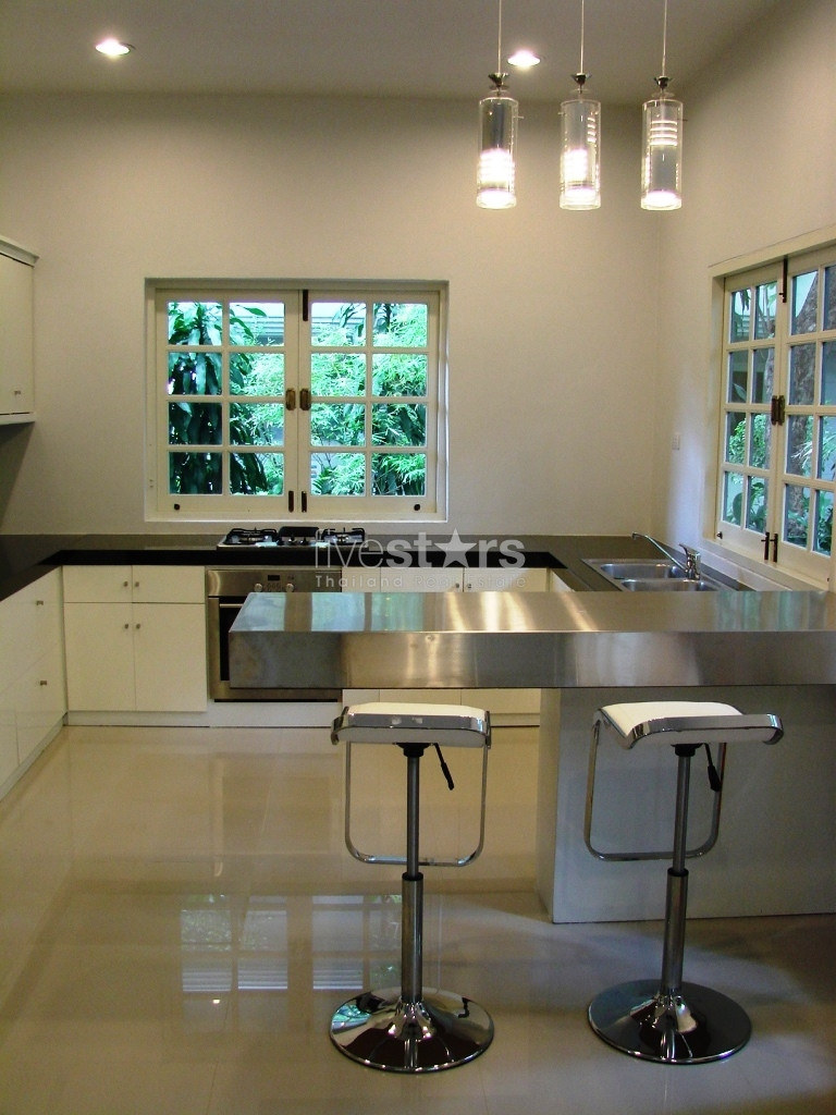 4 bedroom house compound for rent Phrompong to Thonglor, photo 4