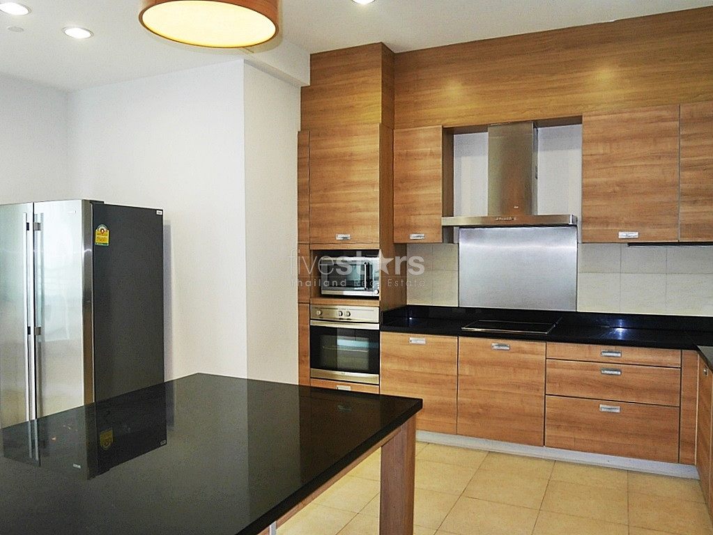 Appartement de luxe de 4 + 1 chambres dans un quartier pratique à proximité de la station Phrom Phong BTS, photo 2