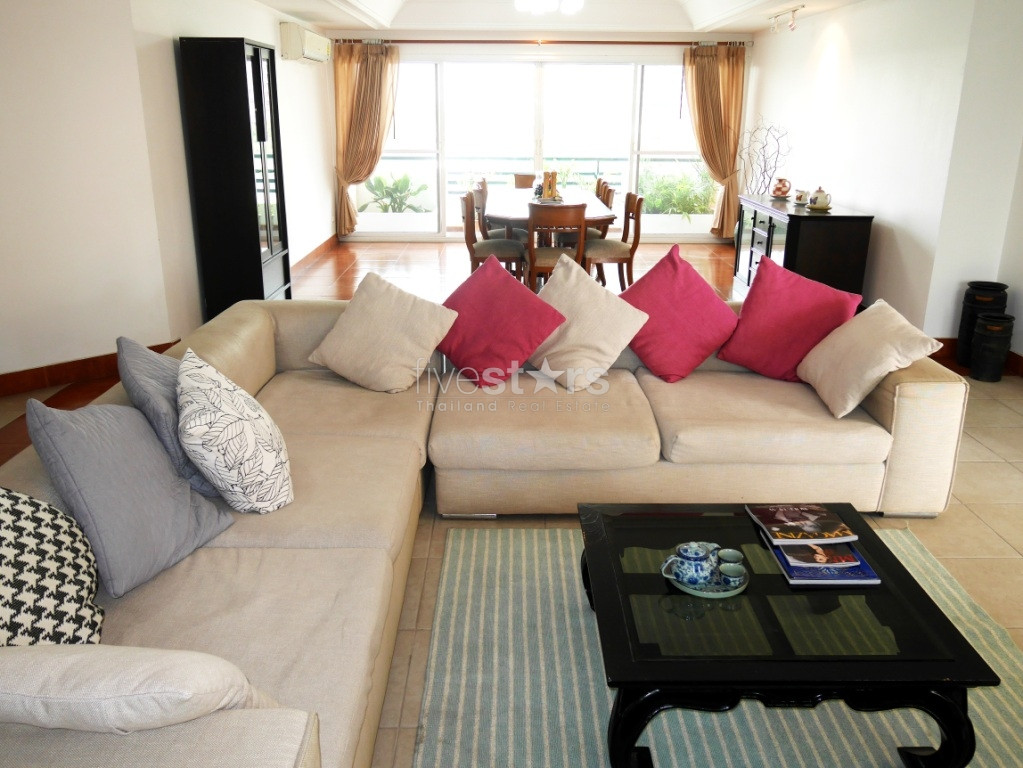 3 bedroom apartment close to Phrom Phong BTS station