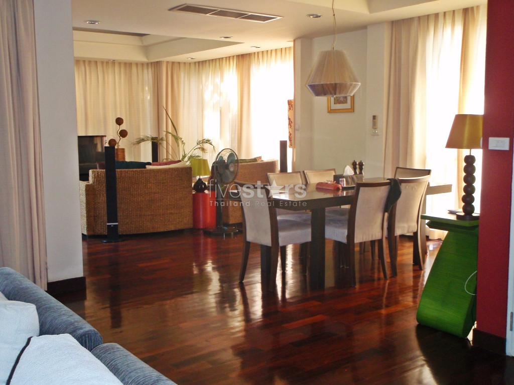 Maison confortable de 3+1 chambres à Petchaburi