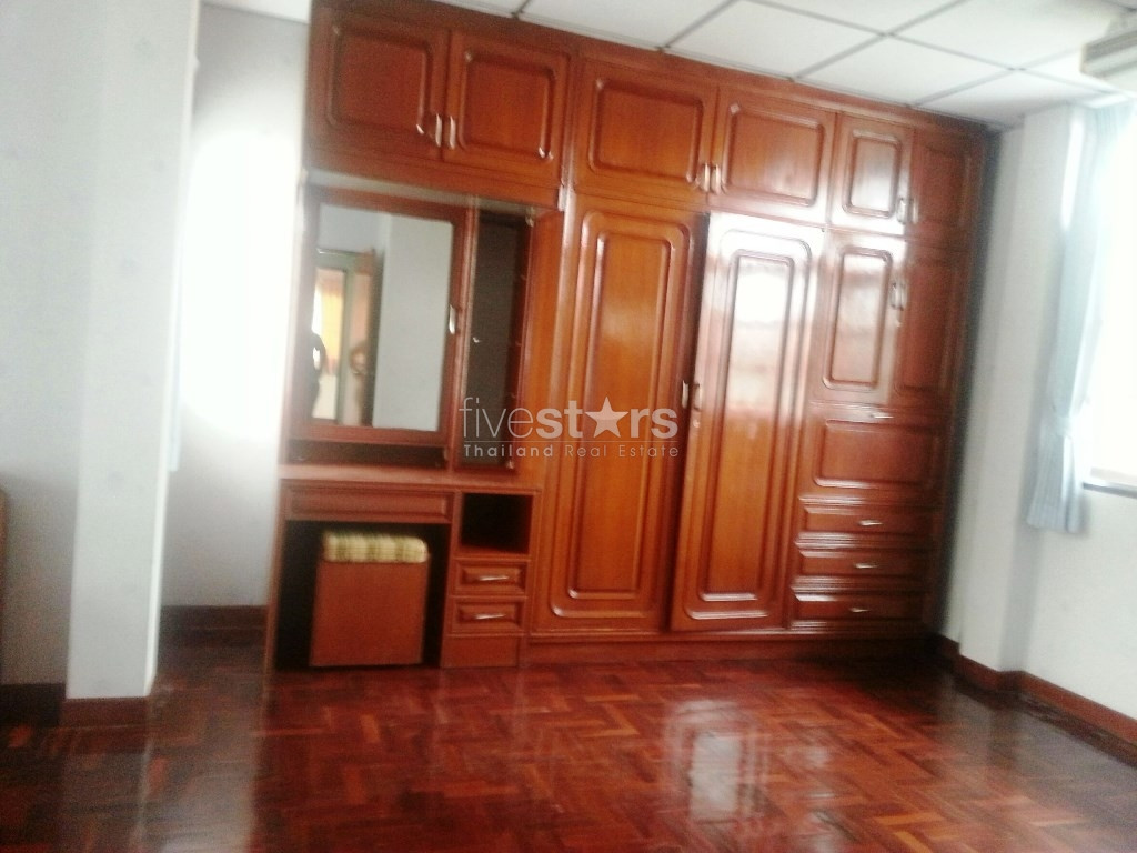 Maison privée de 3 chambres à louer située à la station BTS de Punnawithi, photo 5