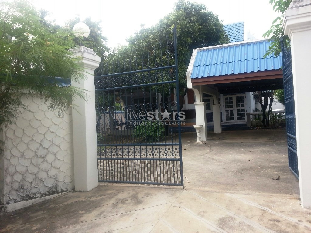Maison privée de 3 chambres à louer située à la station BTS de Punnawithi