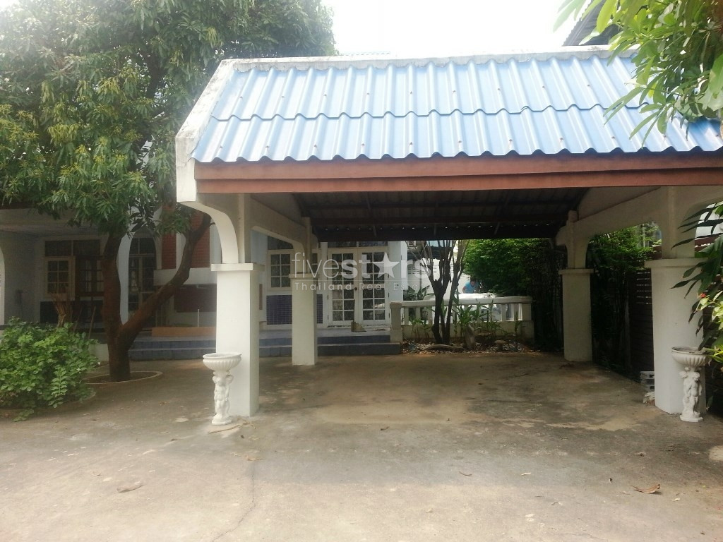 Maison privée de 3 chambres à louer située à la station BTS de Punnawithi, photo 2