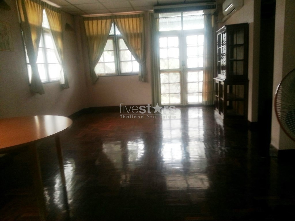 Maison privée de 3 chambres à louer située à la station BTS de Punnawithi, photo 9