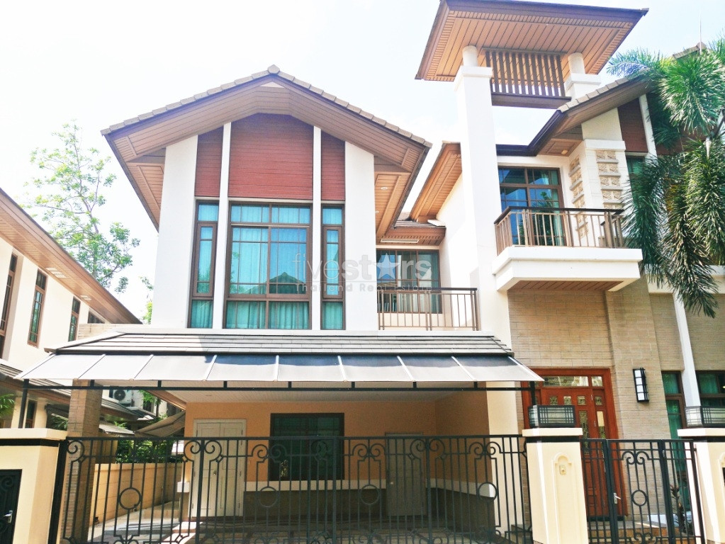 villa 4 chambres proche BTS Phrakanong