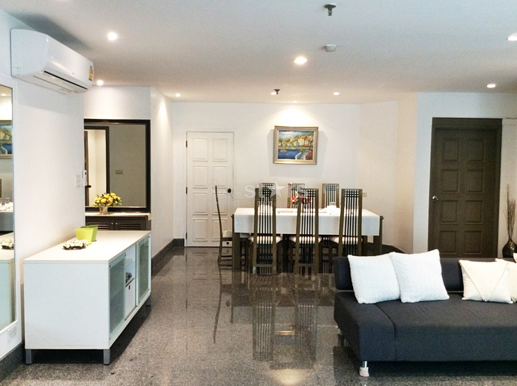 Newly-refurbished 3 bedroom condominium only 5-minute walk to Thonglor BTS station