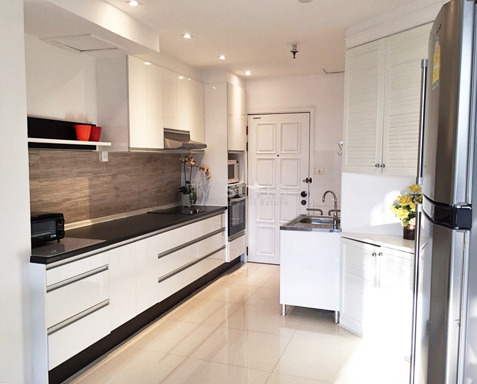 Newly-refurbished 3 bedroom condominium only 5-minute walk to Thonglor BTS station, photo 4