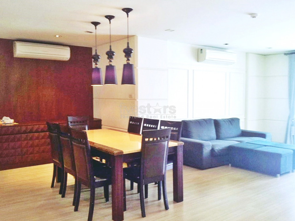 Functional 3 bedroom apartment near Phrom Phong BTS station