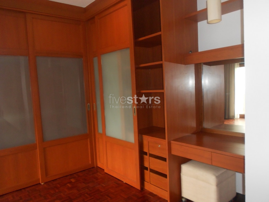 3 bedroom penthouse large balcony for rent close to the MRT Lumpini station, photo 6