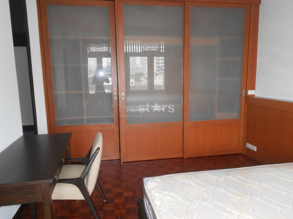 3 bedroom penthouse large balcony for rent close to the MRT Lumpini station, photo 10