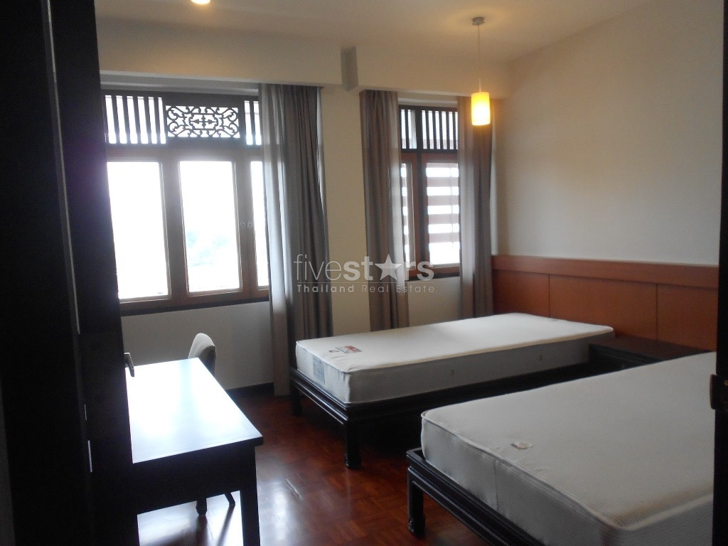3 bedroom penthouse large balcony for rent close to the MRT Lumpini station, photo 4