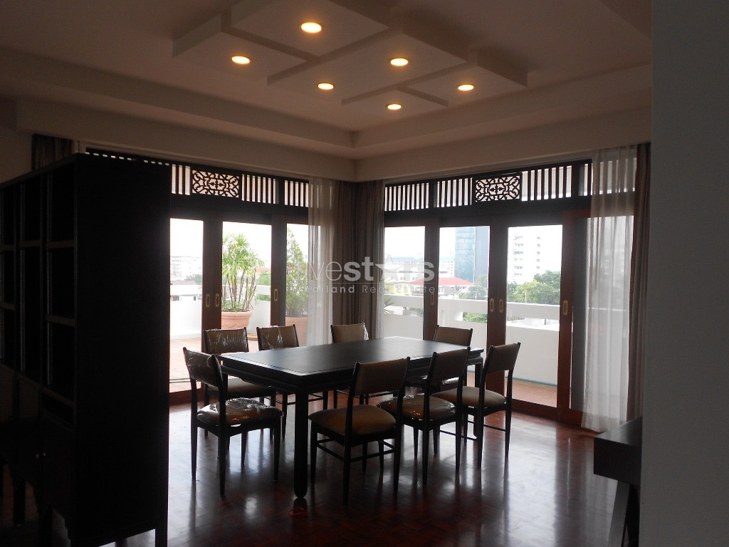 3 bedroom penthouse large balcony for rent close to the MRT Lumpini station, photo 3