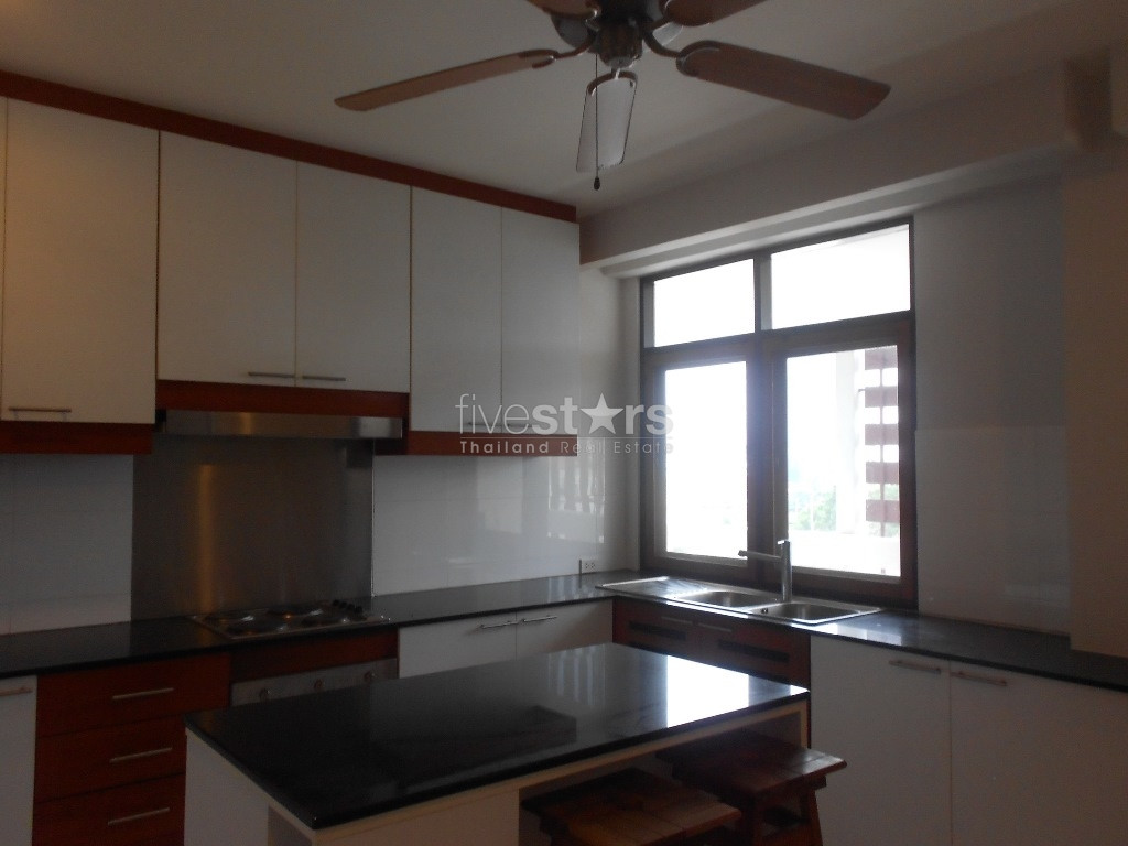 3 bedroom penthouse large balcony for rent close to the MRT Lumpini station, photo 7