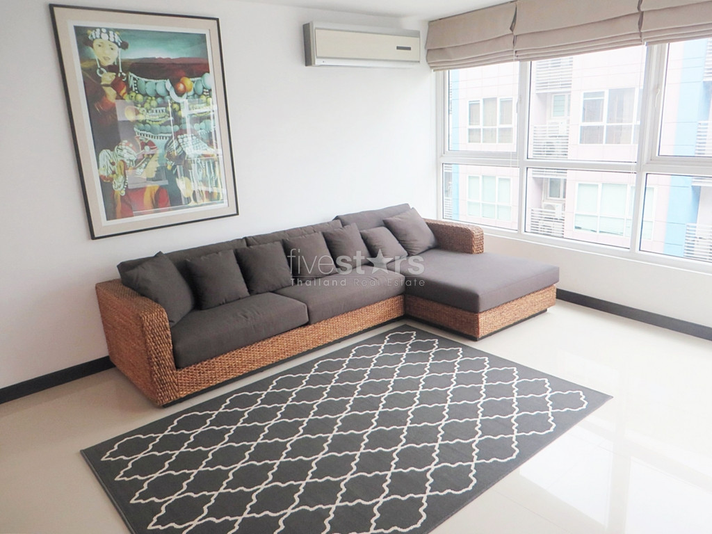 4 bedrooms apartment in walking distance to Ekamai BTS station