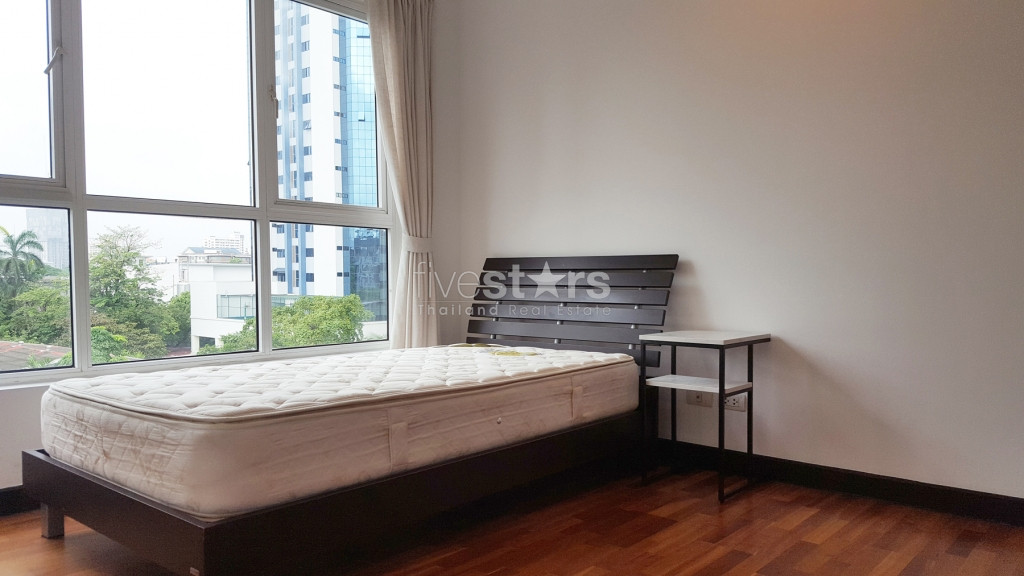 4 bedrooms apartment in walking distance to Ekamai BTS station, photo 10