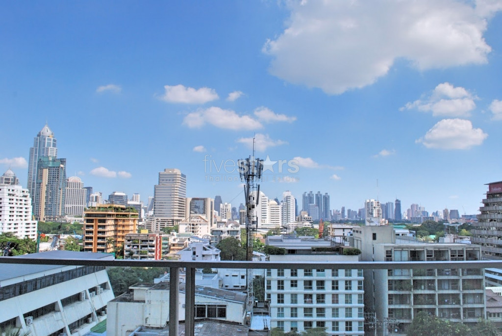 2 bedroom condo for rent close to the BTS Rajadamri station