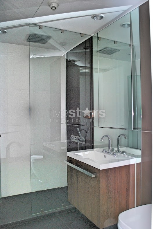 2 bedroom condo for rent close to the BTS Rajadamri station, photo 8