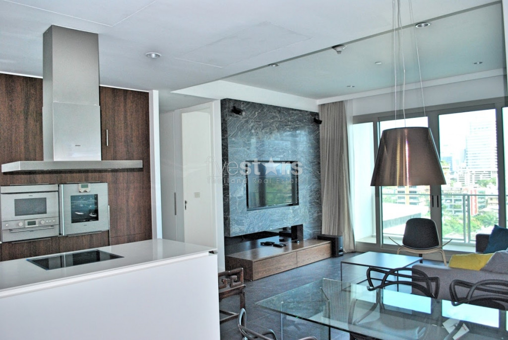 2 bedroom condo for rent close to the BTS Rajadamri station, photo 2
