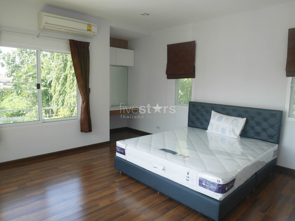 Maison luxueuse avec piscine privée et jardin, photo 10