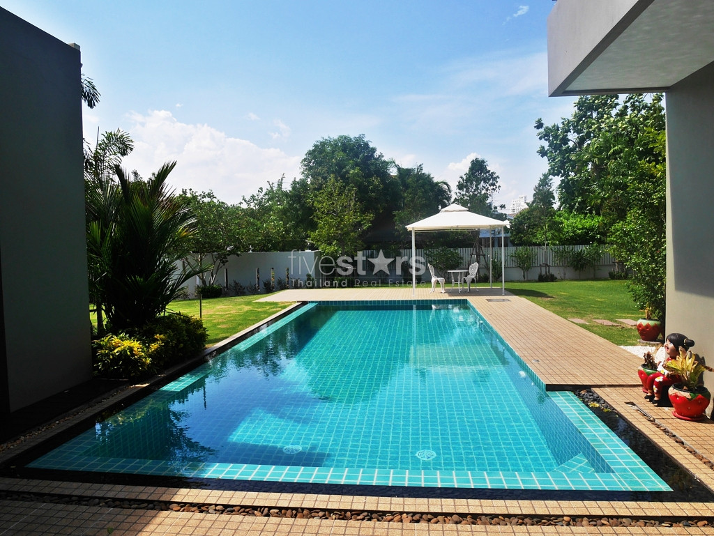 Maison luxueuse avec piscine privée et jardin, photo 2