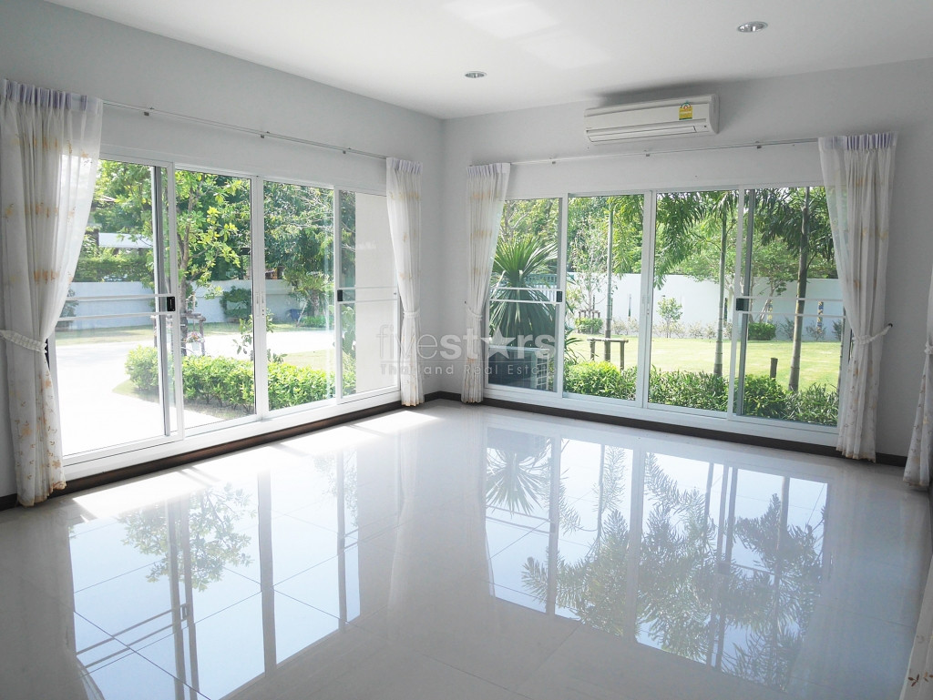Maison luxueuse avec piscine privée et jardin, photo 3