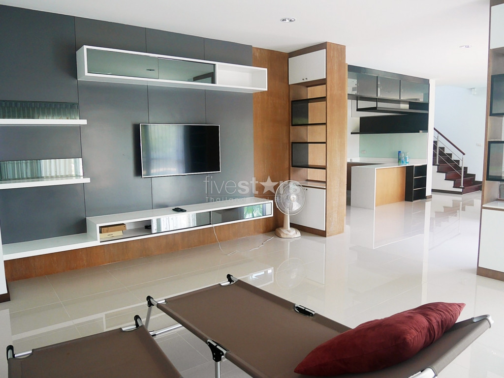 Maison luxueuse avec piscine privée et jardin, photo 4