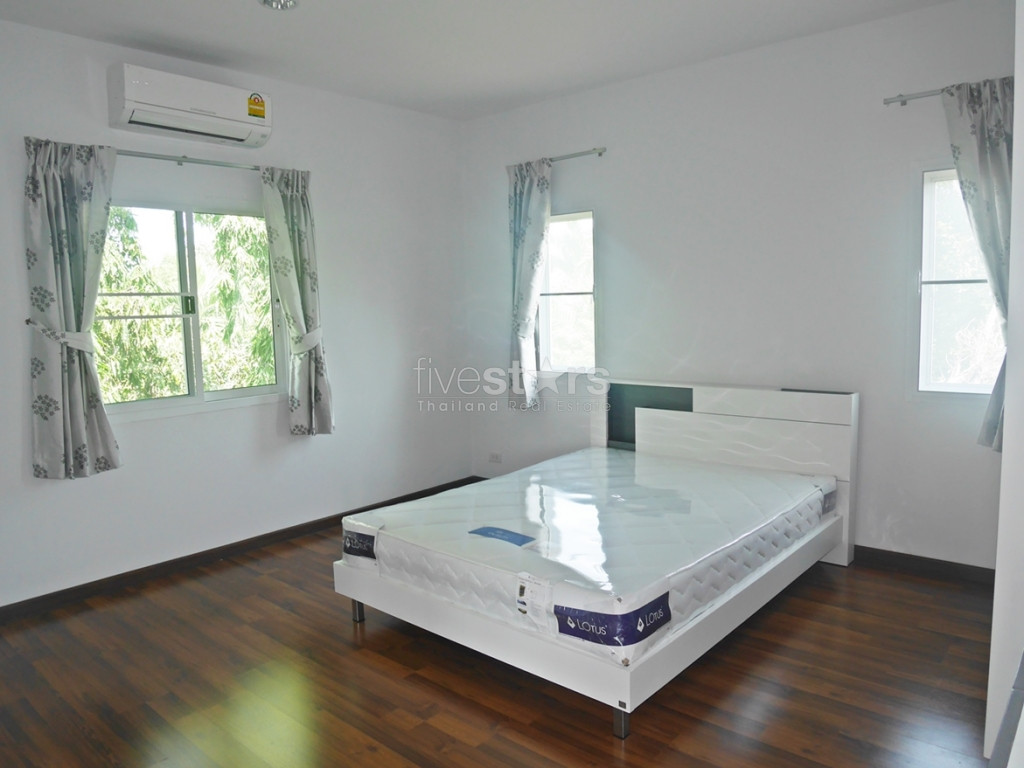 Maison luxueuse avec piscine privée et jardin, photo 9