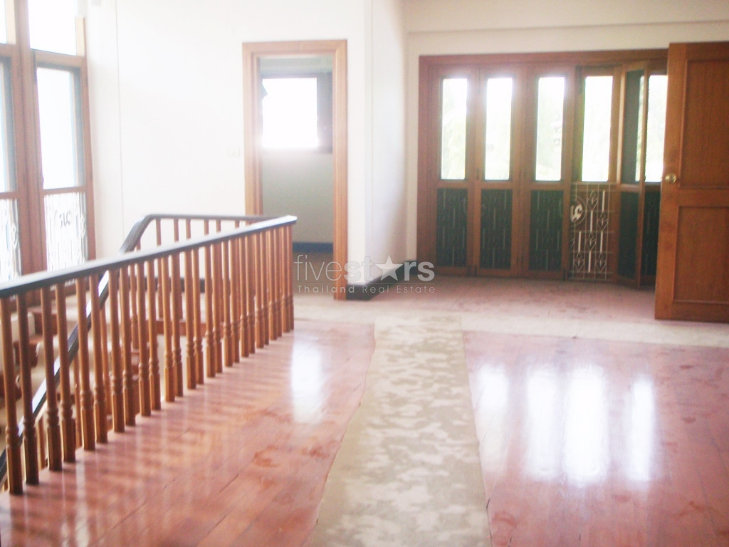 4 bedroom house with private pool for rent on Phrom Phong, photo 10