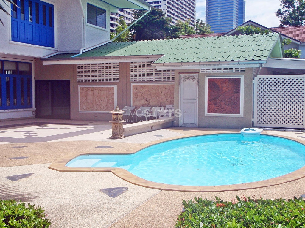 4 bedroom house with private pool for rent on Phrom Phong, photo 2