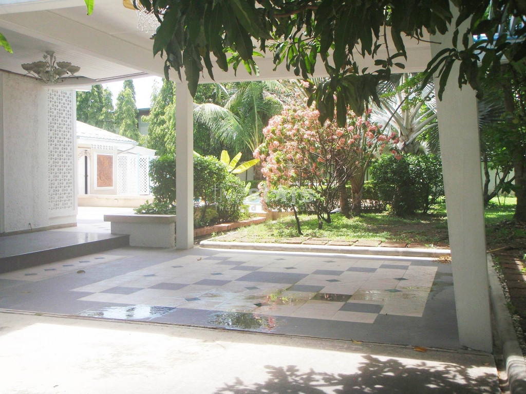 4 bedroom house with private pool for rent on Phrom Phong, photo 6