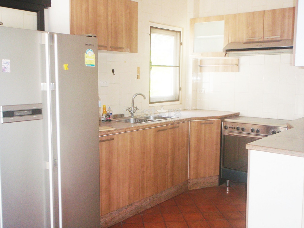 4 bedroom house with private pool for rent on Phrom Phong, photo 9