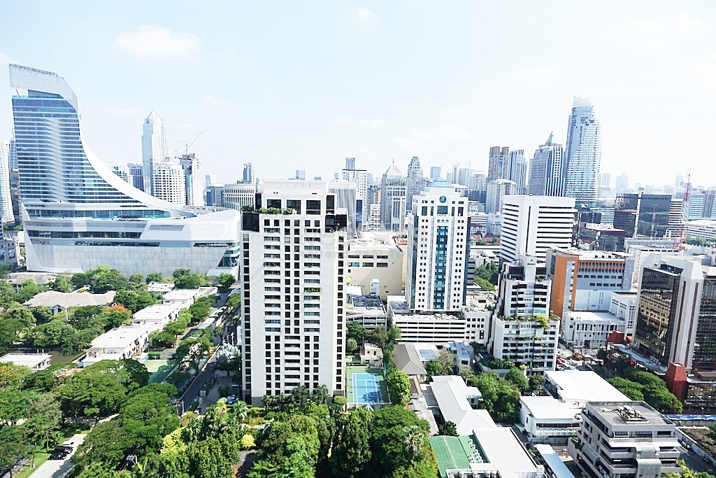 Stylish 3 bedroom apartment on top floor with magnificent view