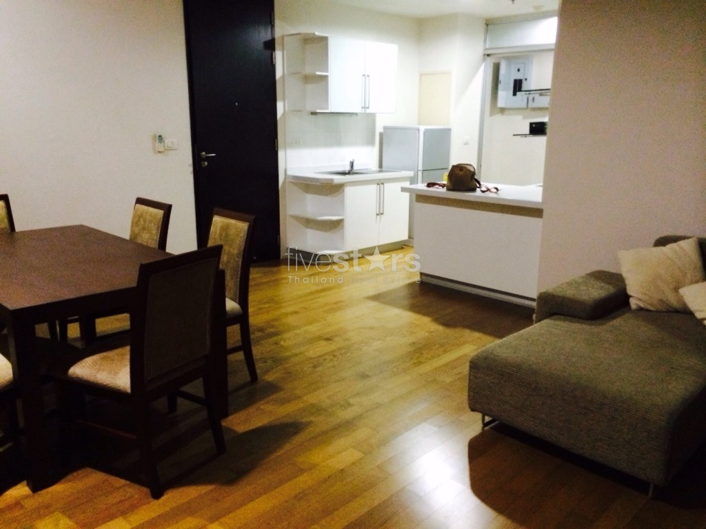 Appartement 2 chambres spacieux proche BTS Phromphong