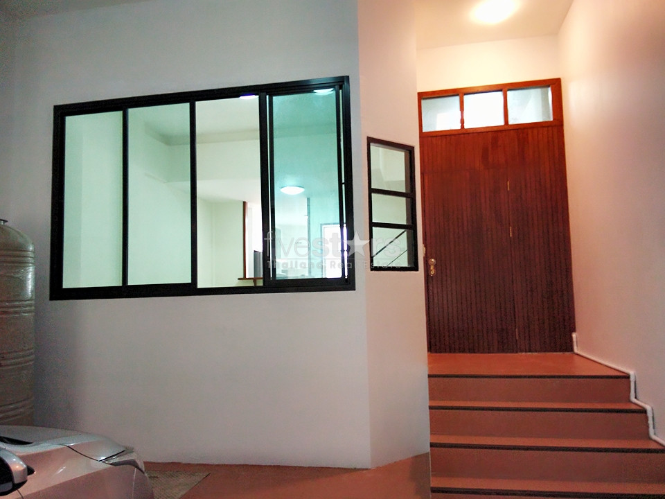 Maison de ville de luxe moderne de 3 chambres dans le quartier composé de Thonglor