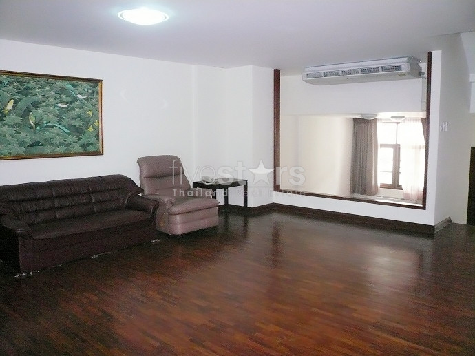Maison de ville de luxe moderne de 3 chambres dans le quartier composé de Thonglor, photo 9