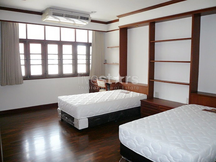 3 bedrooms townhouse in compound for rent in Thonglor area, photo 14