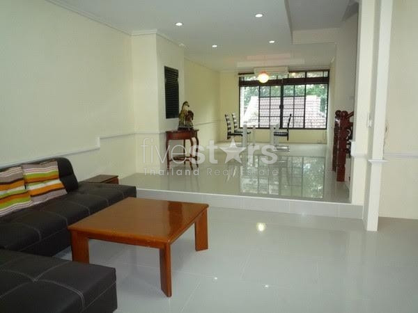 3 bedroom   townhouse in compound at Phromphong area, photo 5