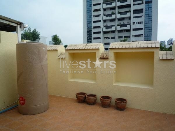 3 bedroom   townhouse in compound at Phromphong area, photo 8