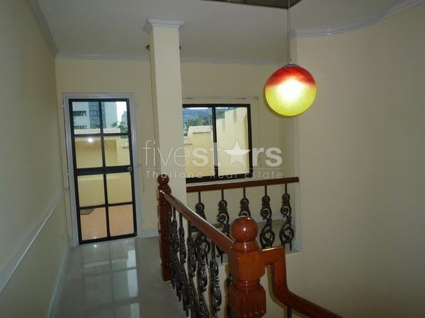 3 bedroom   townhouse in compound at Phromphong area, photo 3