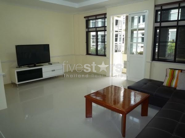 3 bedroom   townhouse in compound at Phromphong area, photo 4