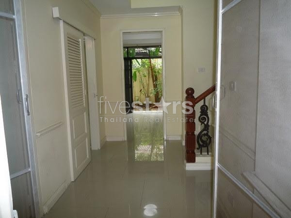 3 bedroom   townhouse in compound at Phromphong area, photo 6
