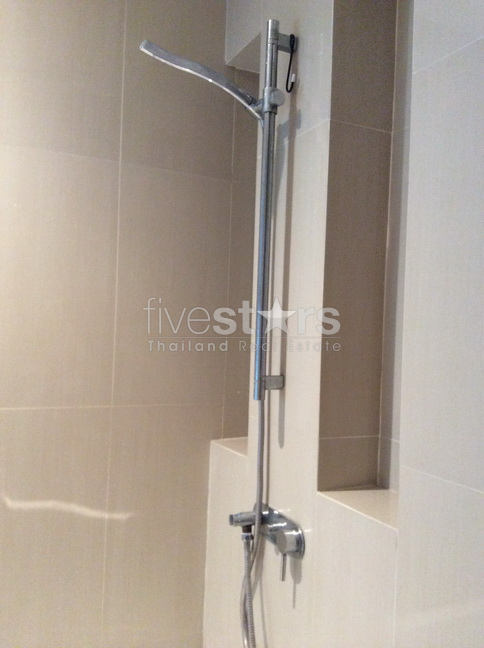 Condominium 1 chambre à louer près de la station BTS Chongnonsri, photo 3