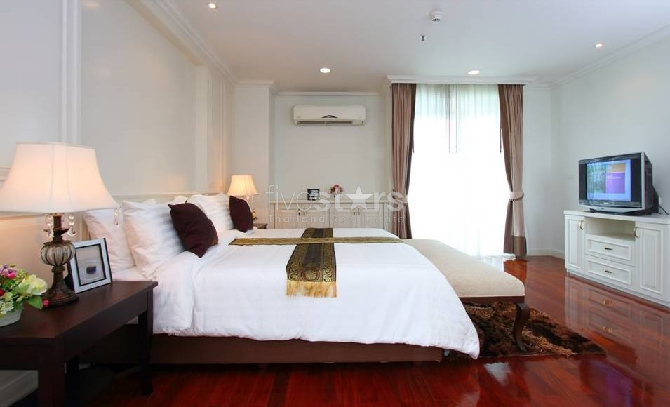 Duplex Penthouse 4+1 bedroom apartment in prime location of Phrom Phong