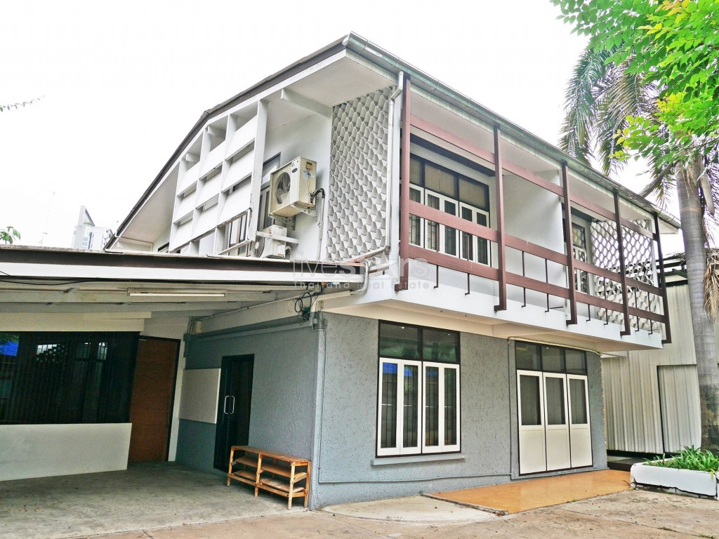 3 bedroom home office in quiet area of Phrom Phong