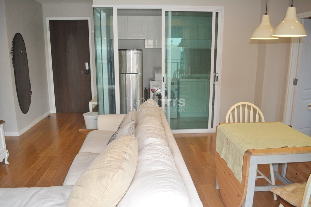 Appartement 2 chambres en angle bien placé quartier Phromphong, photo 4