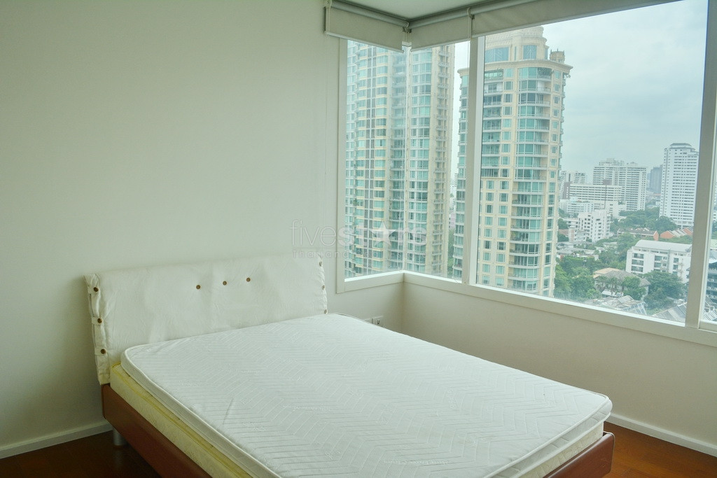 3-bedroom high floor corner unit close to BTS Asoke & MRT Sukhumvit, photo 8
