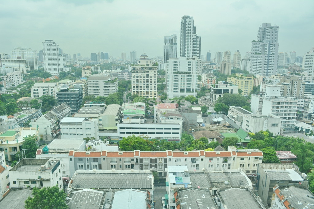 3-bedroom high floor corner unit close to BTS Asoke & MRT Sukhumvit