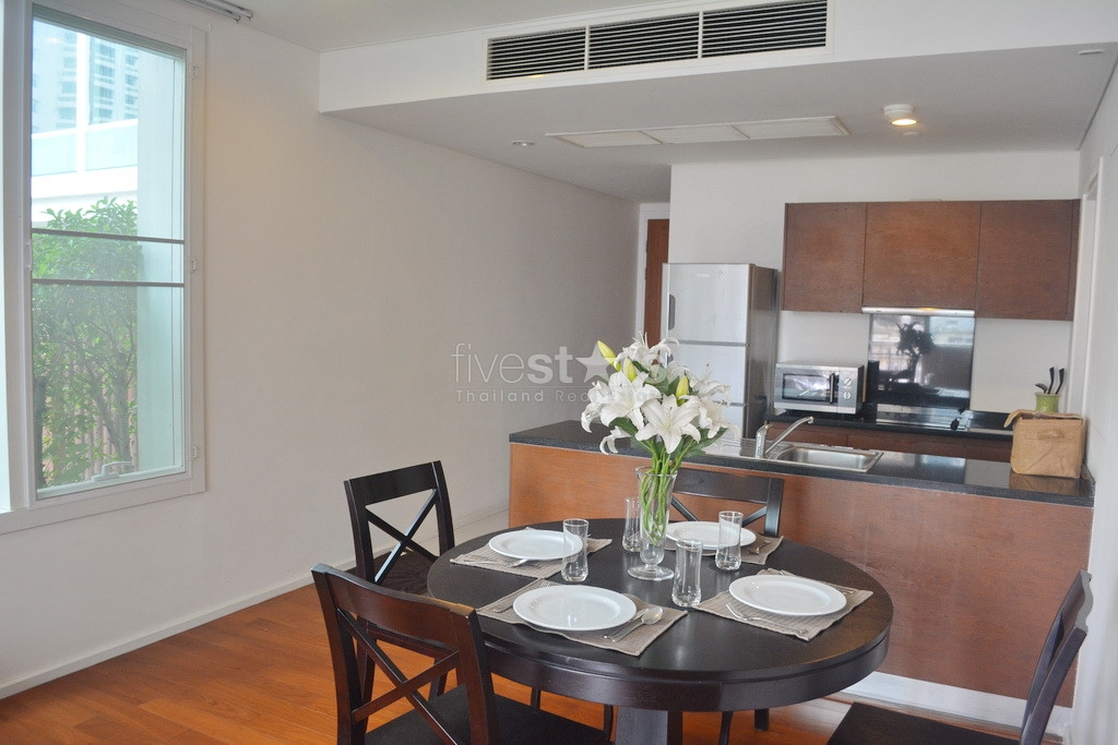2-bedroom corner unit in modern residence in the Asoke area, photo 4