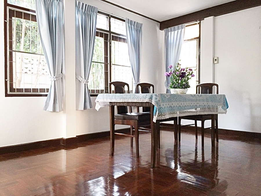 Maison vintage spacieuse avec beau jardin, photo 6